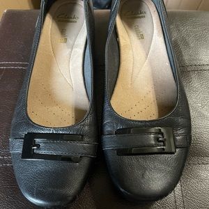 Clarks cushion flats in great condition. Size 10